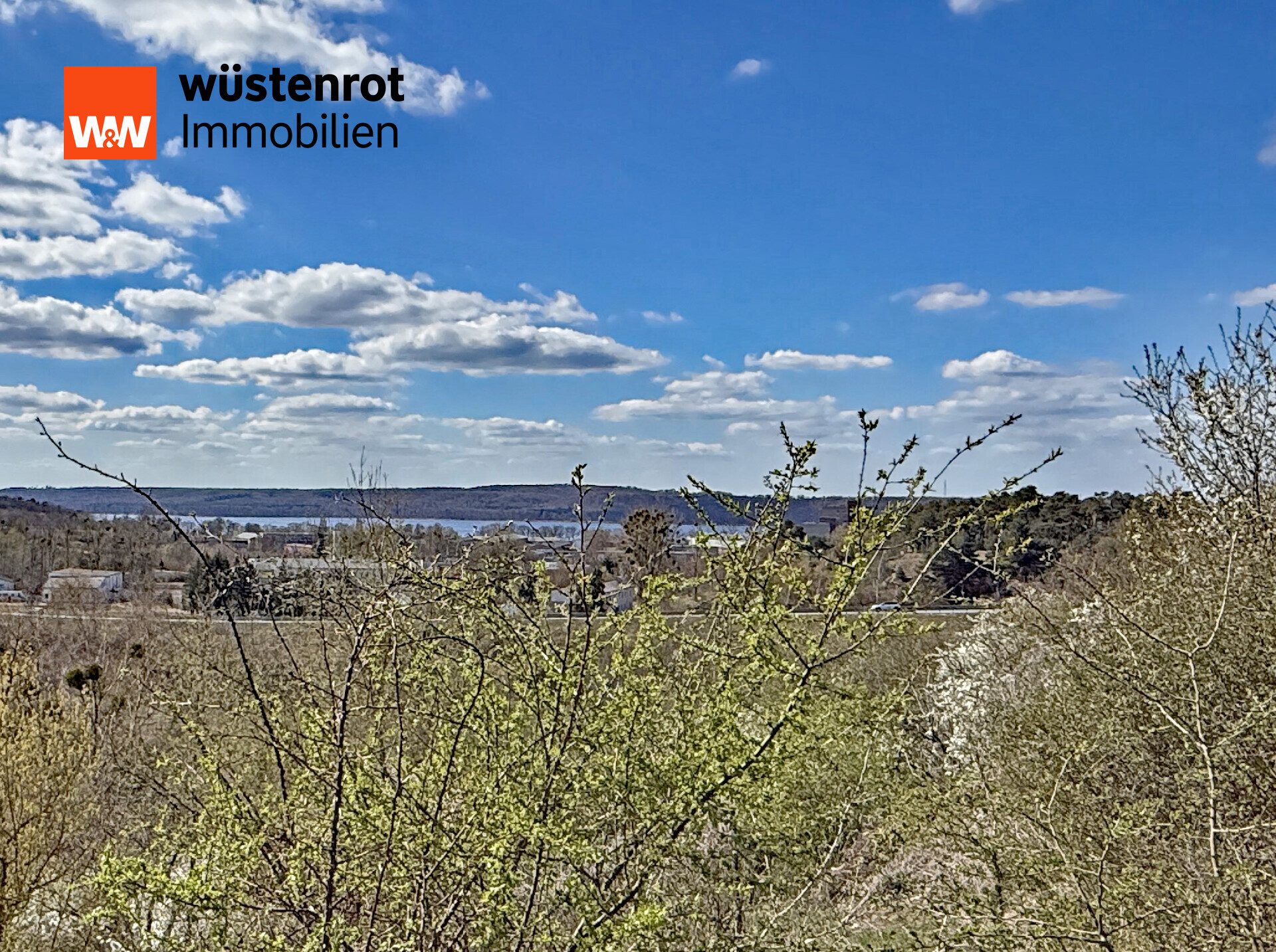 Immobilienangebot - Neubrandenburg - Alle - GROSSZÜGIGES WOHNEN AUF EINER EBENE MIT GROSSER SONNENTERRASSE + VIEL PLATZ IM UNTERGESCHOSS