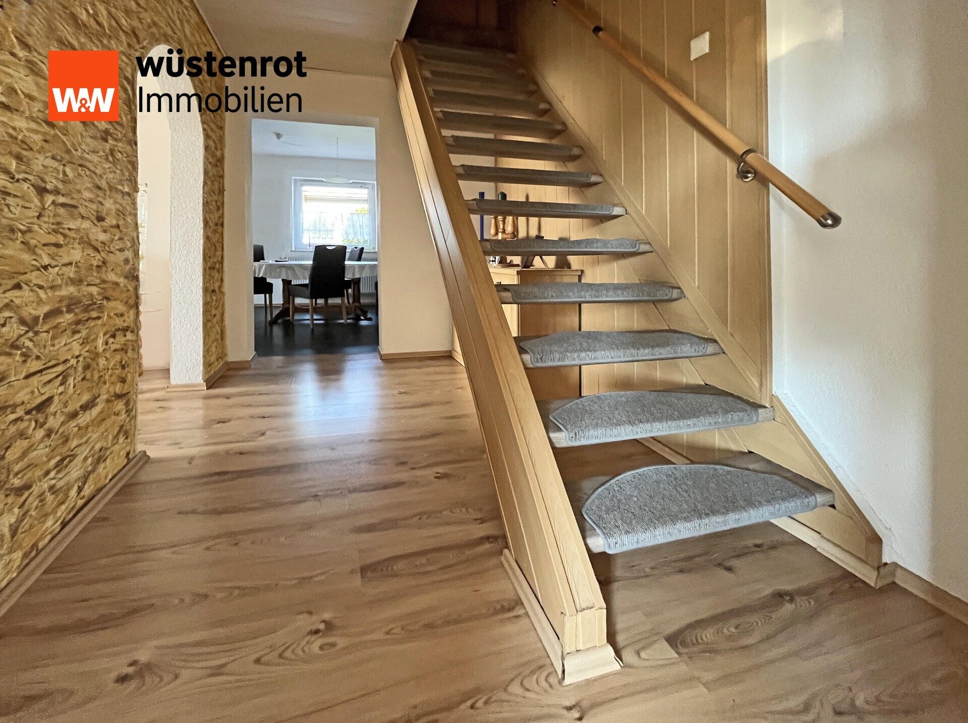 Immobilienangebot - Karlsburg - Alle - TOP MODERNISIERTE HAUSHÄLFTE MIT PHOTOVOLTAIKANLAGE + KAMINOFEN + EINBAUKÜCHE AUF GROSSEM GRUNDSTÜCK