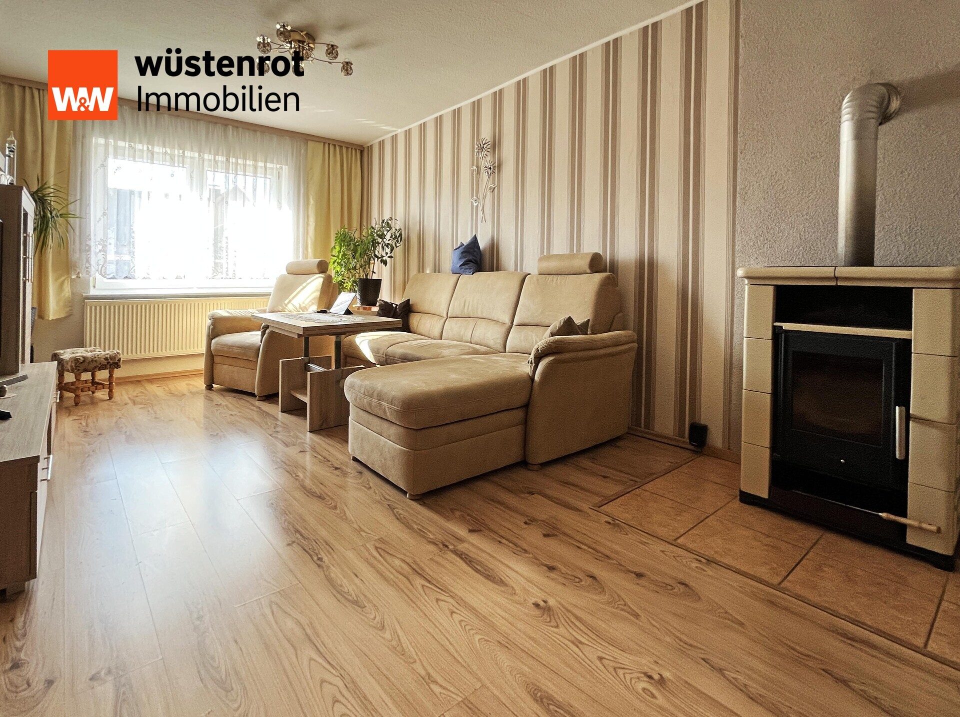 Immobilienangebot - Karlsburg - Alle - TOP MODERNISIERTE HAUSHÄLFTE MIT PHOTOVOLTAIKANLAGE + KAMINOFEN + EINBAUKÜCHE AUF GROSSEM GRUNDSTÜCK