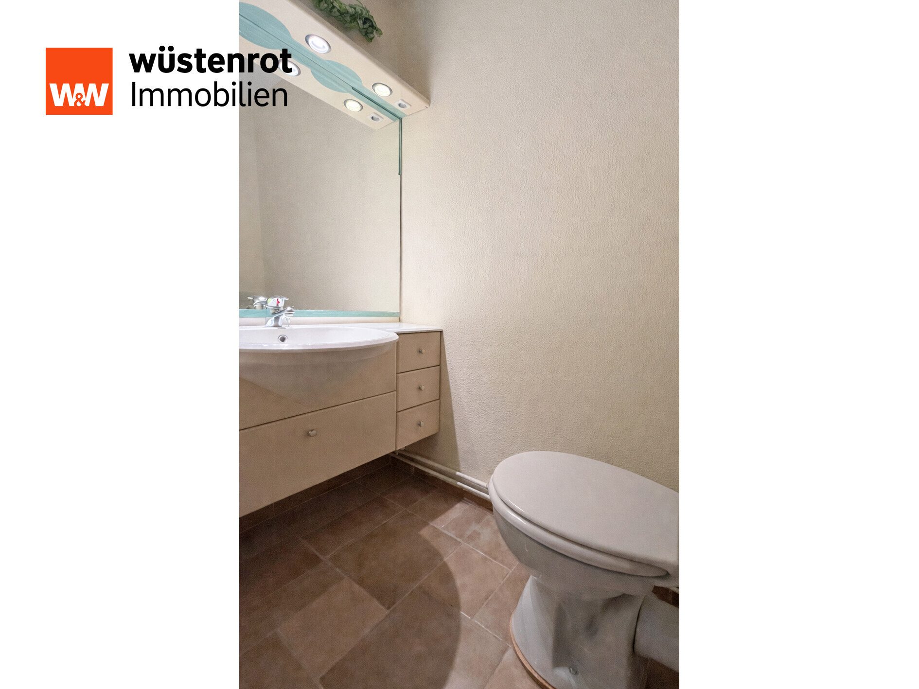 Immobilienangebot - Karlsburg - Alle - TOP MODERNISIERTE HAUSHÄLFTE MIT PHOTOVOLTAIKANLAGE + KAMINOFEN + EINBAUKÜCHE AUF GROSSEM GRUNDSTÜCK