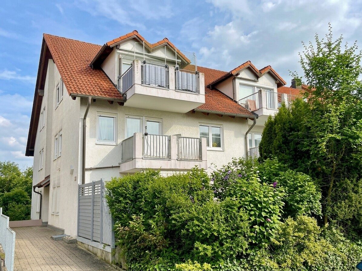 Immobilienangebot - Sindelfingen - Alle - Charmante 3-Zimmer-Dachgeschoßwohnung mit Galerie und sonnigem Balkon