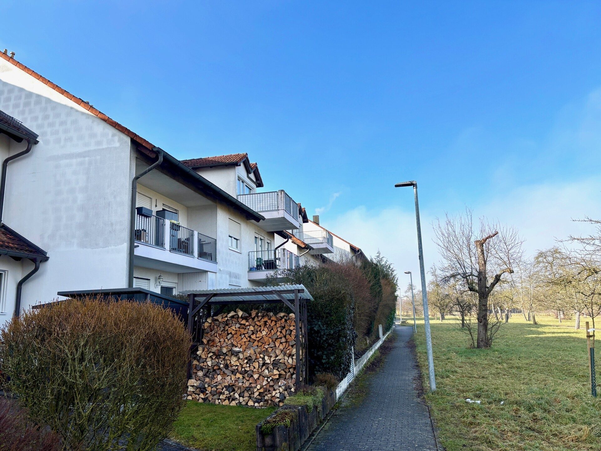 Immobilienangebot - Sindelfingen - Alle - Charmante 3-Zimmer-Dachgeschoßwohnung mit Galerie und sonnigem Balkon