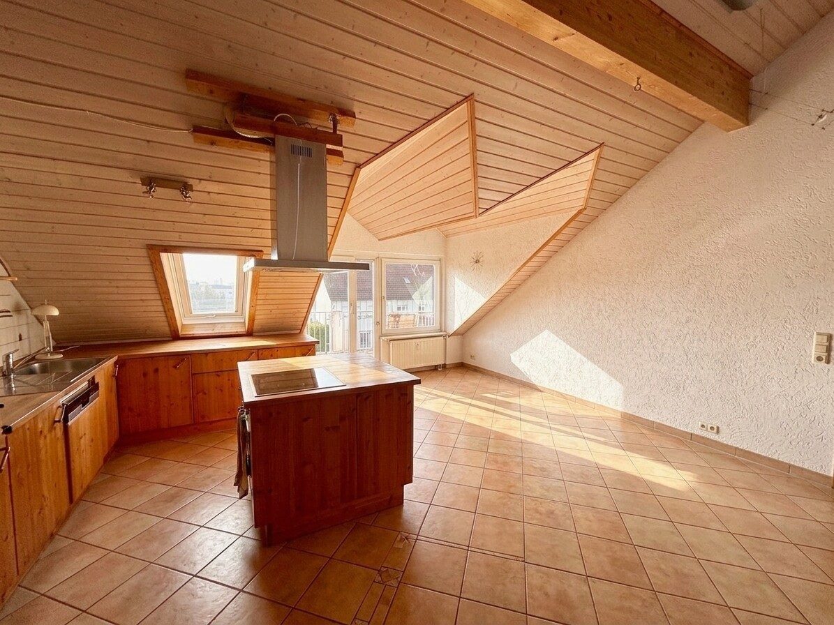 Immobilienangebot - Sindelfingen - Alle - Charmante 3-Zimmer-Dachgeschoßwohnung mit Galerie und sonnigem Balkon