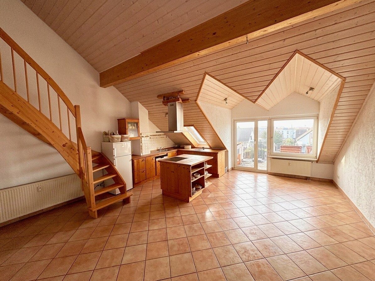 Immobilienangebot - Sindelfingen - Alle - Charmante 3-Zimmer-Dachgeschoßwohnung mit Galerie und sonnigem Balkon