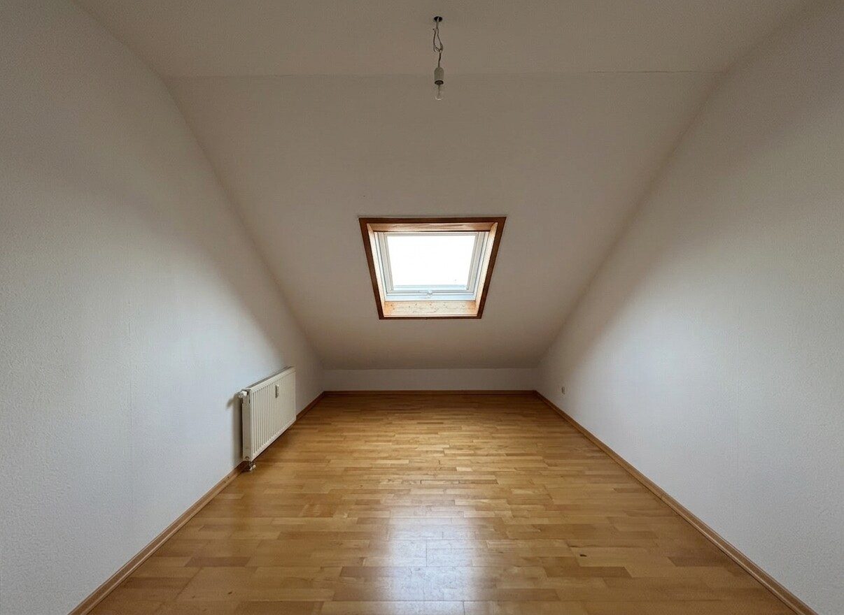 Immobilienangebot - Sindelfingen - Alle - Charmante 3-Zimmer-Dachgeschoßwohnung mit Galerie und sonnigem Balkon