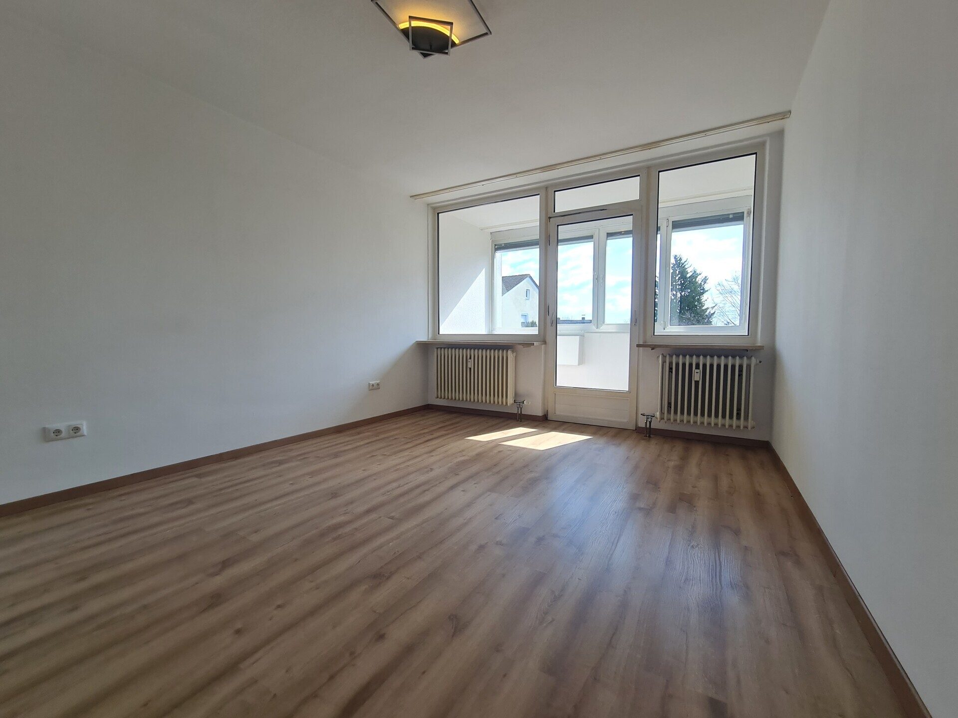 Immobilienangebot - Neuhaus am Inn - Alle - Traumhafte 2-Zi-EG-Wohnung - perfekter Schnitt, sonnig, hell und komplett renoviert - top Chance !