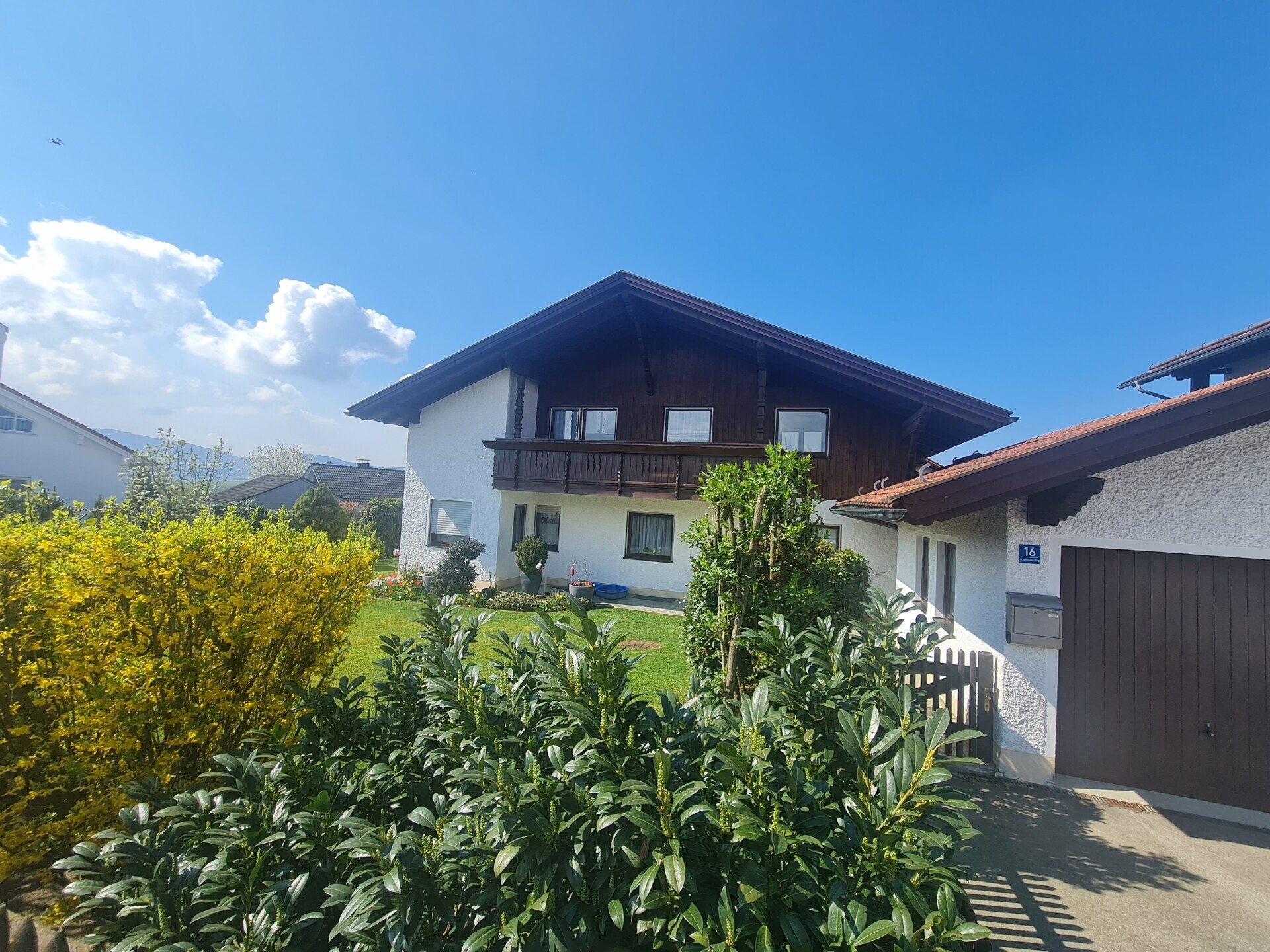 Immobilienangebot - Untergriesbach - Alle - Zuhause für`s Herz!
Wohn(t)raum in toller, sonniger Lage. Mega Garten und alles bestens gepflegt.