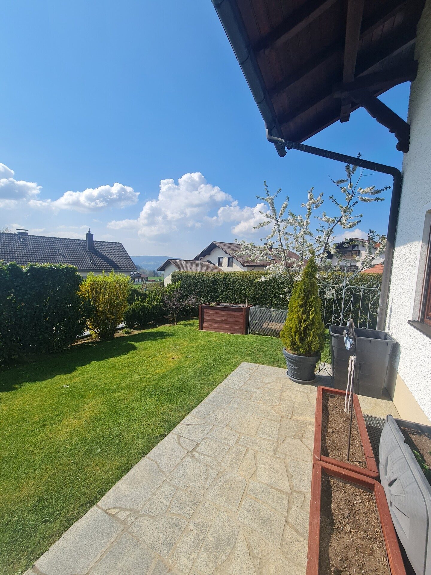 Immobilienangebot - Untergriesbach - Alle - Zuhause für`s Herz!
Wohn(t)raum in toller, sonniger Lage. Mega Garten und alles bestens gepflegt.