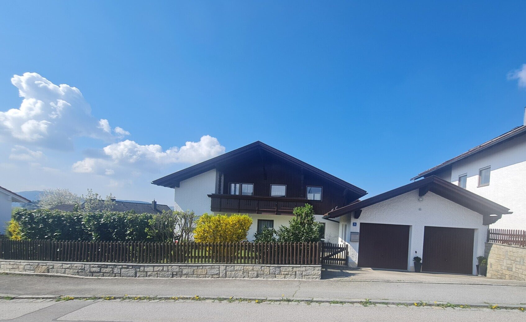 Immobilienangebot - Untergriesbach - Alle - Zuhause für`s Herz!
Wohn(t)raum in toller, sonniger Lage. Mega Garten und alles bestens gepflegt.