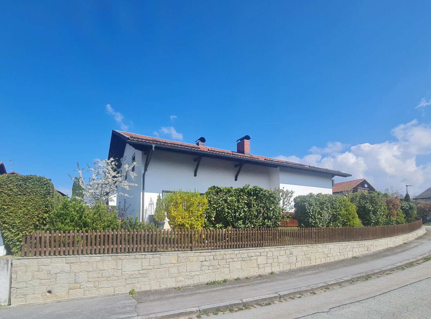 Immobilienangebot - Untergriesbach - Alle - Zuhause für`s Herz!
Wohn(t)raum in toller, sonniger Lage. Mega Garten und alles bestens gepflegt.