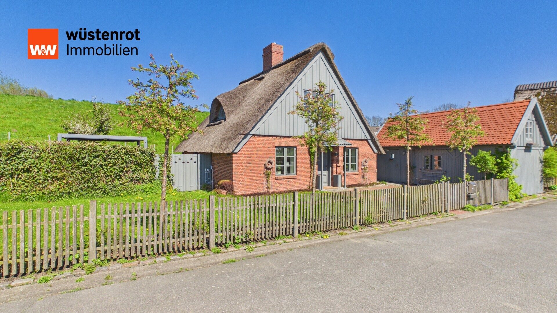 Immobilienangebot - Seestermühe - Alle - Traum-Reetdachkate am Elbdeich
