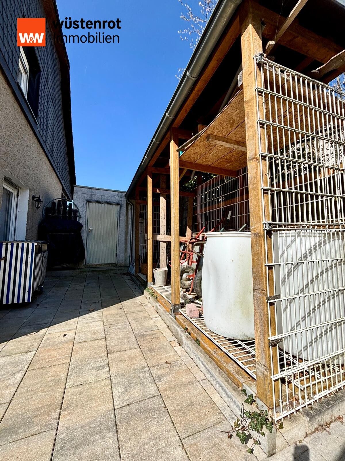 Immobilienangebot - Hagen - Alle - Wohnen im Grünen: Platz für die ganze Familie im modernisierten Haus mit Garten, Terrasse u. Garage