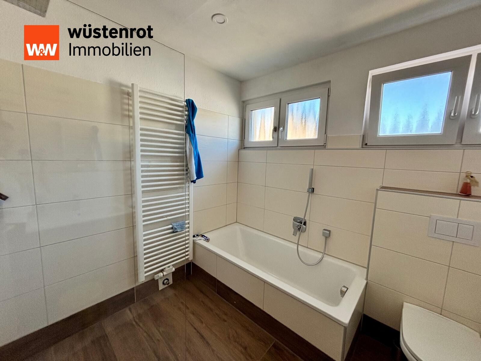 Immobilienangebot - Hagen - Alle - Wohnen im Grünen: Platz für die ganze Familie im modernisierten Haus mit Garten, Terrasse u. Garage