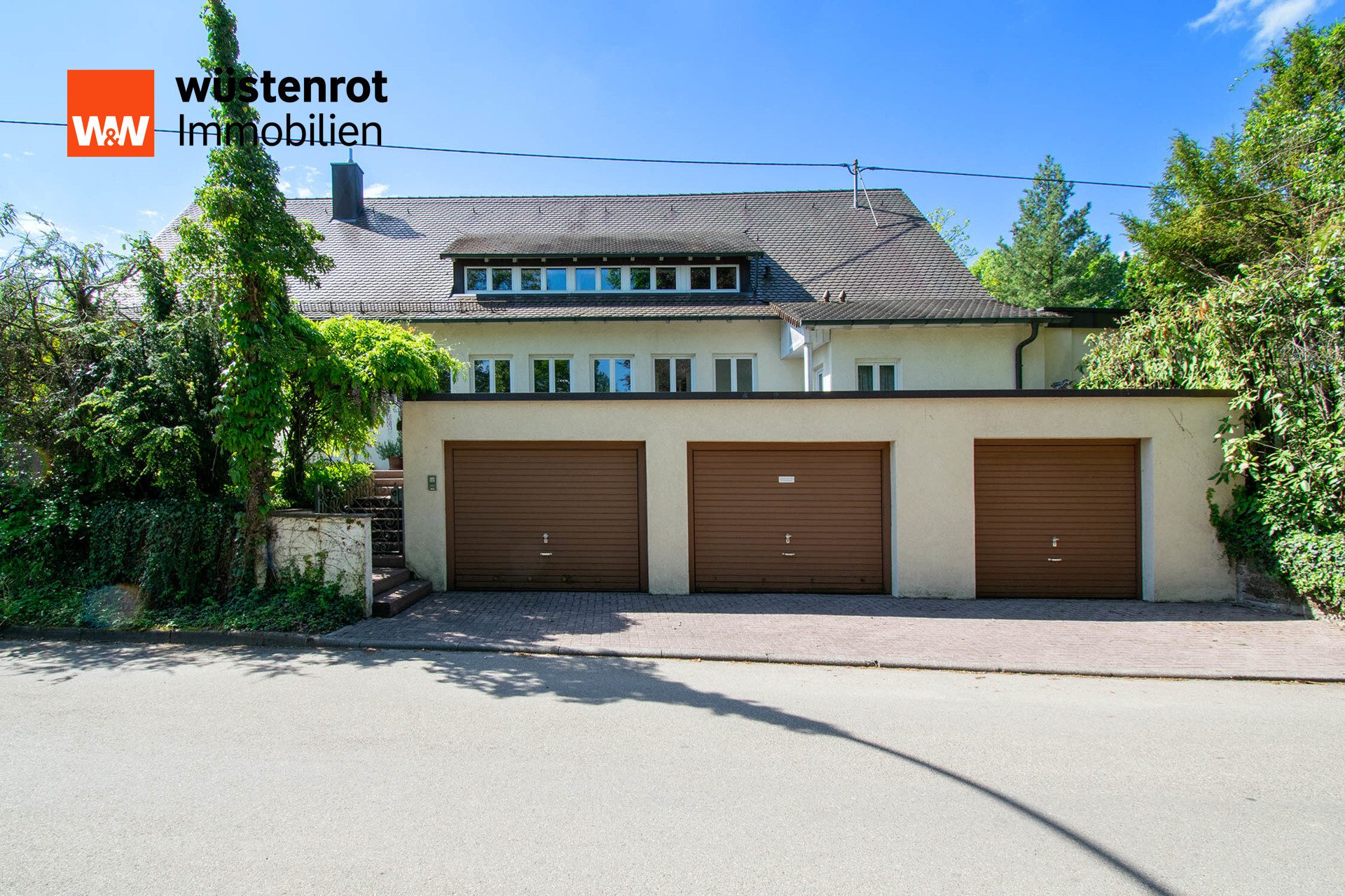 Immobilienangebot - Backnang - Alle - Stilvolles Familienanwesen mit großem Garten und separatem Poolhaus