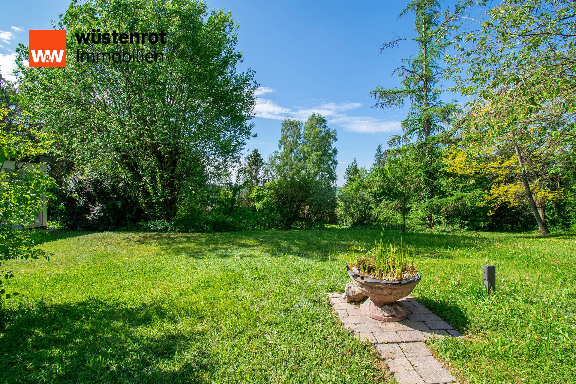 Immobilienangebot - Backnang - Alle - Stilvolles Familienanwesen mit großem Garten und separatem Poolhaus