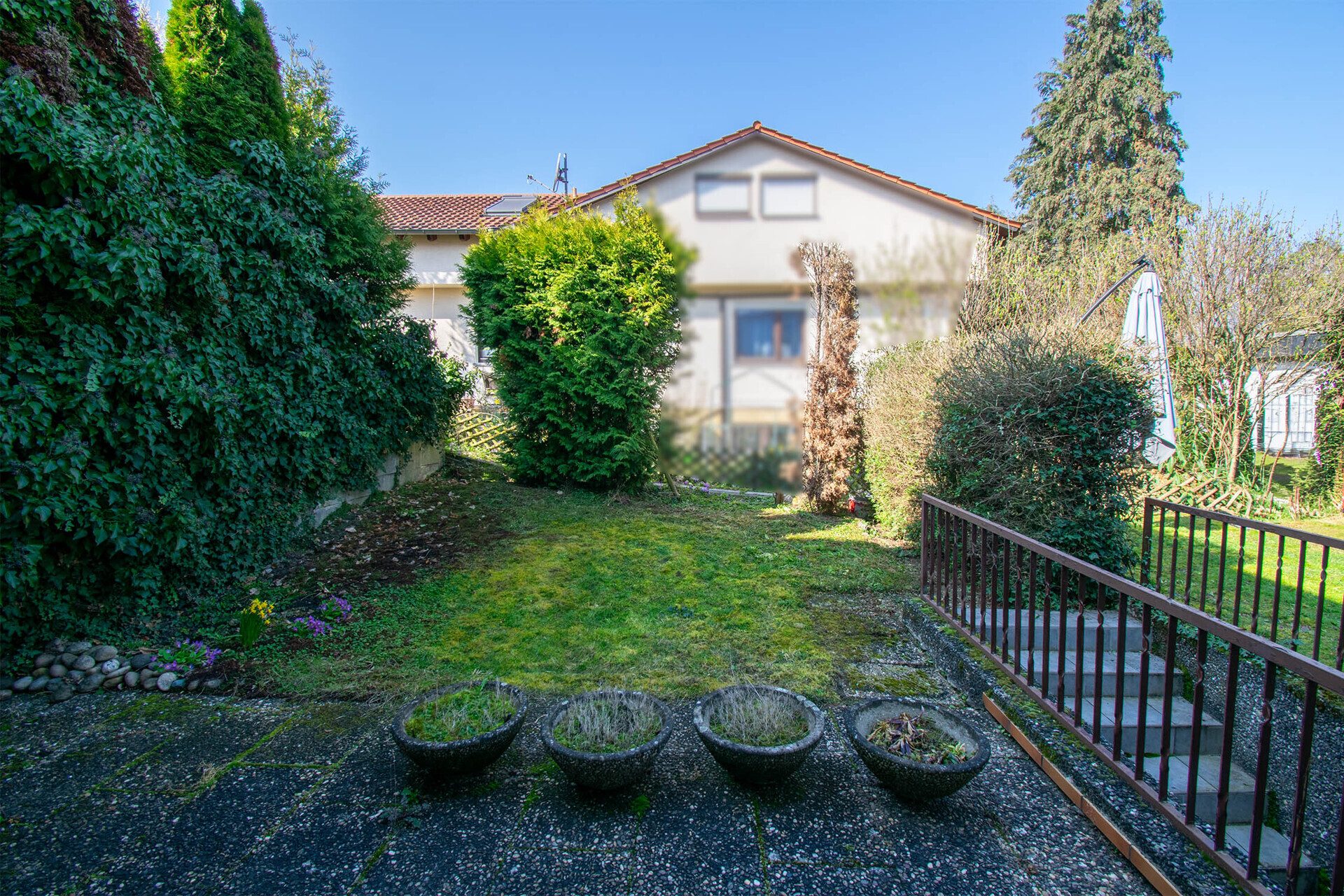 Immobilienangebot - Eberdingen / Hochdorf - Alle - Gepflegtes Reihenhaus mit Garten und Garage in Hochdorf/Enz