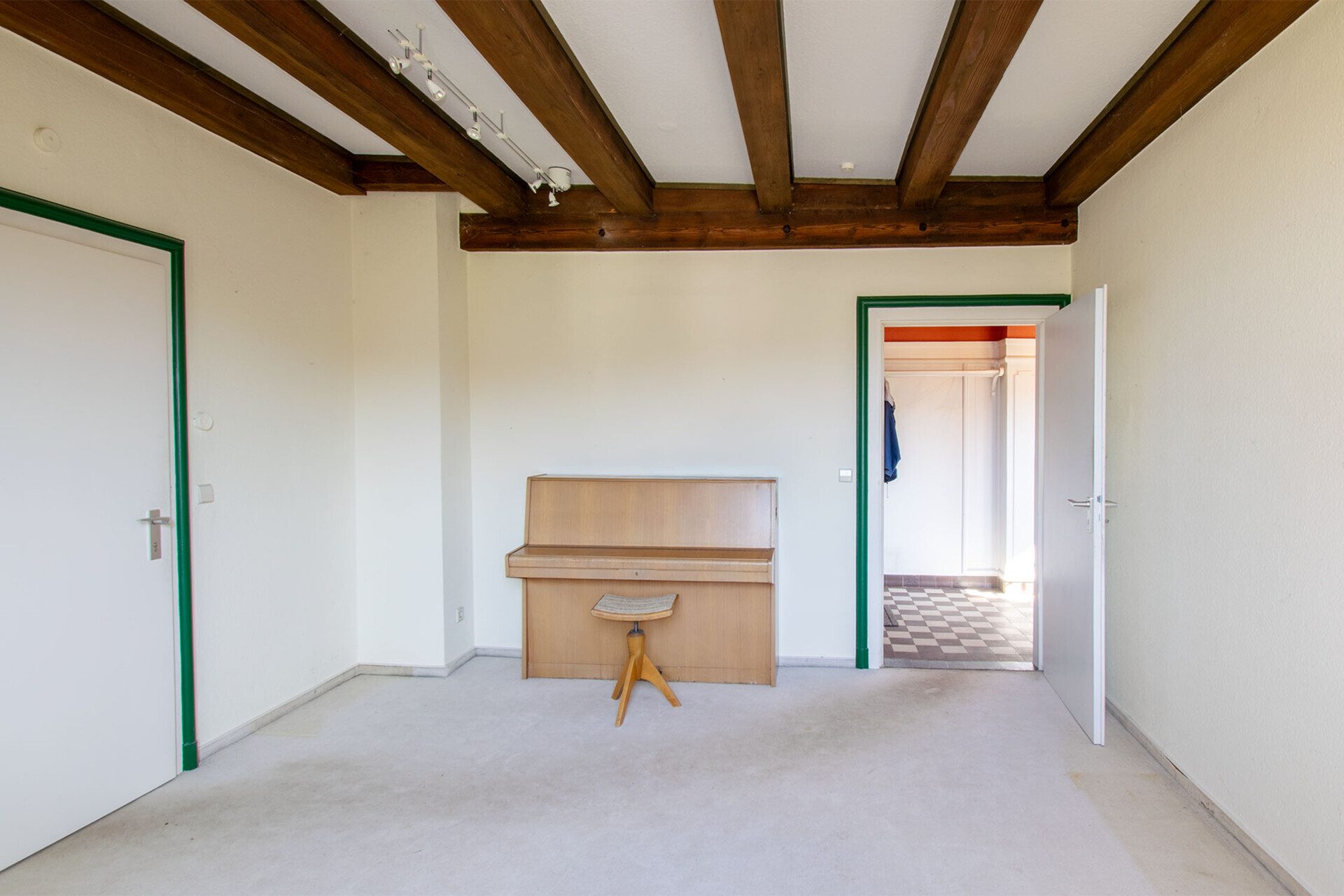 Immobilienangebot - Maulbronn - Alle - Herrschaftliche Villa mit viel Raum zum gestalten auf einem großen Grundstück in bester Lage