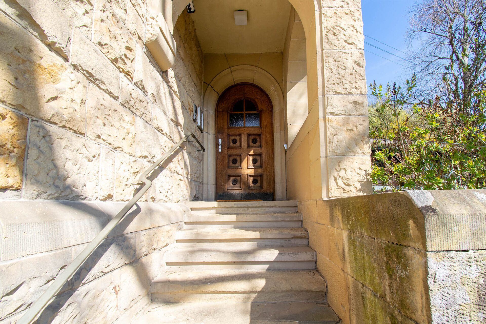 Immobilienangebot - Maulbronn - Alle - Herrschaftliche Villa mit viel Raum zum gestalten auf einem großen Grundstück in bester Lage