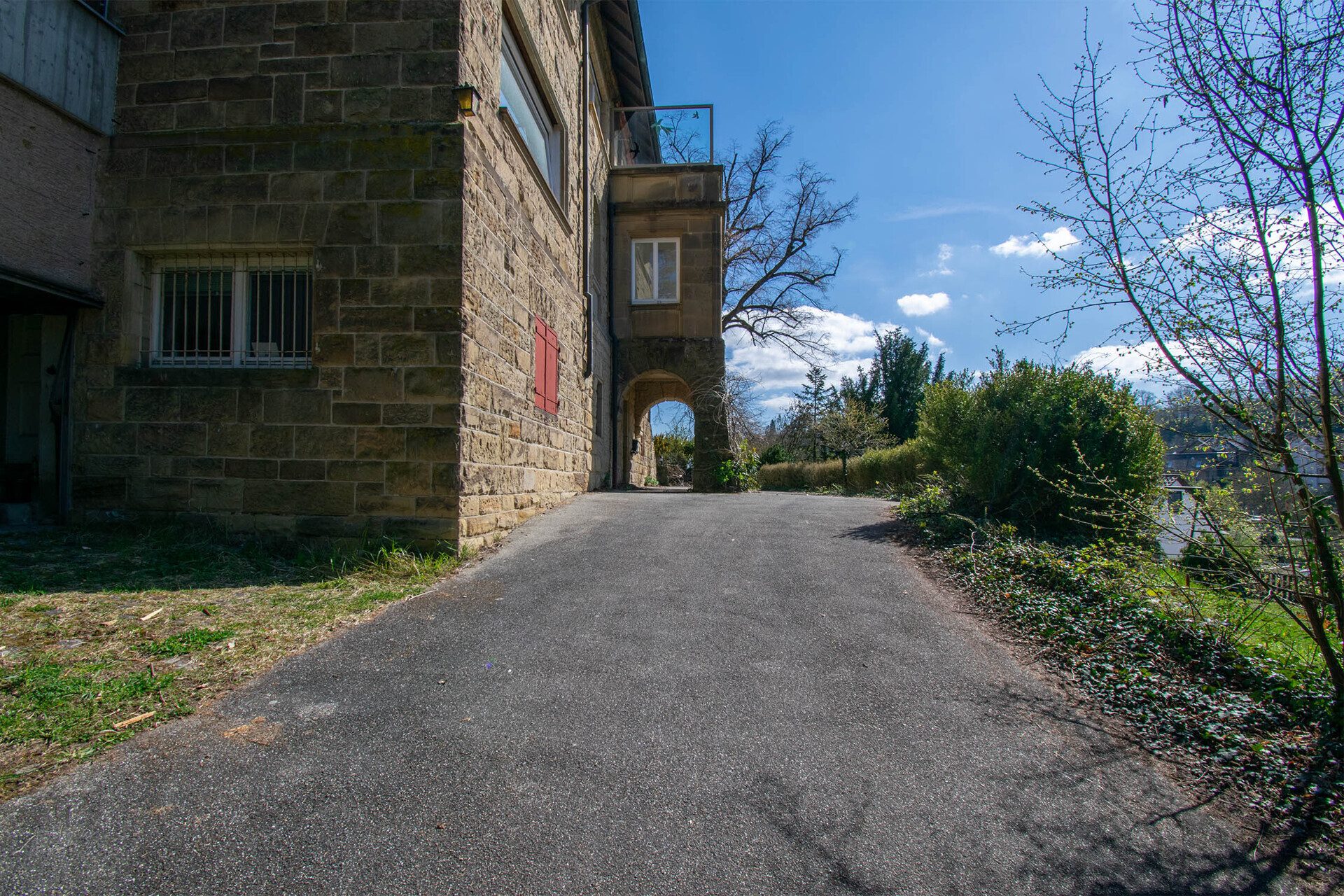 Immobilienangebot - Maulbronn - Alle - Herrschaftliche Villa mit viel Raum zum gestalten auf einem großen Grundstück in bester Lage