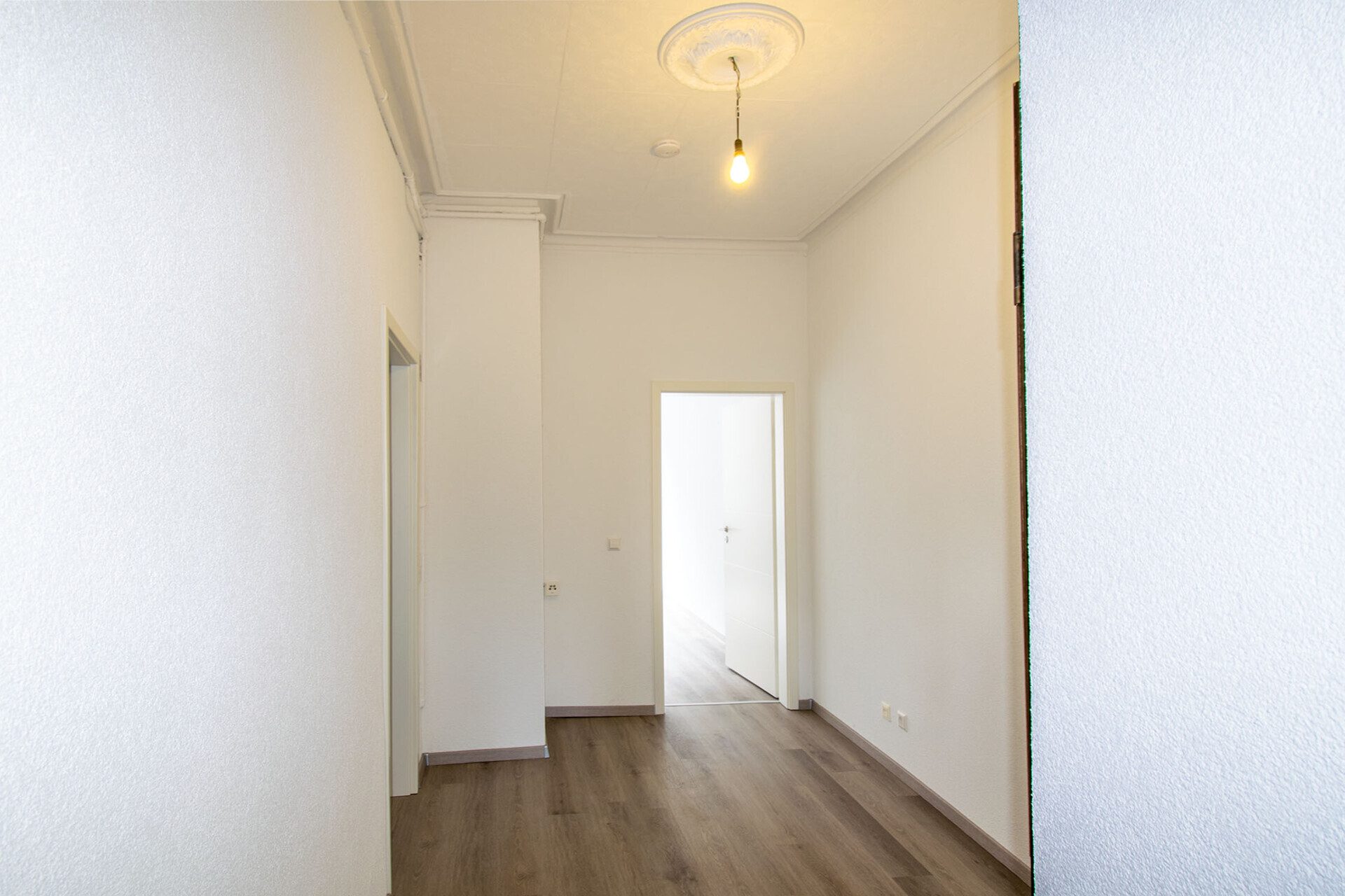 Immobilienangebot - Stuttgart - Alle - Stilvoll wohnen im Zentrum - renovierte 3-Zimmer-Wohnung in Toplage