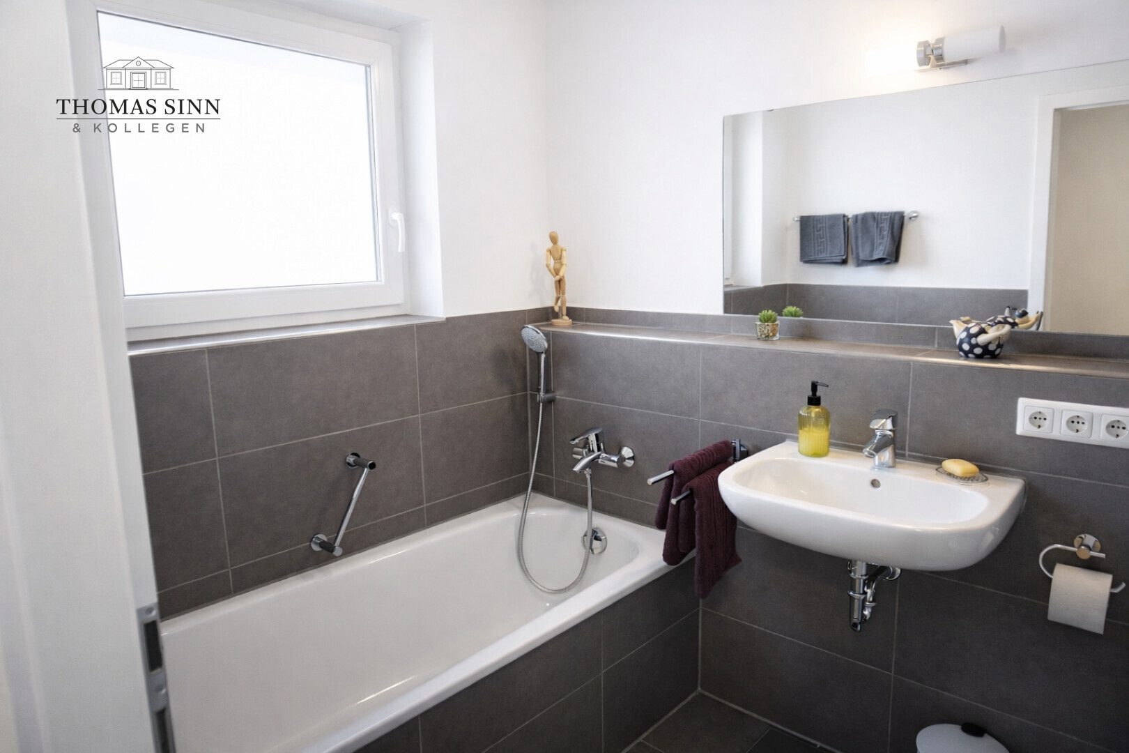 Immobilienangebot - Heilbronn / Böckingen - Alle - Helle und moderne Wohnung im 1. OG
Großer Südbalkon - TG-Platz
Super Zustand - sofort beziehbar