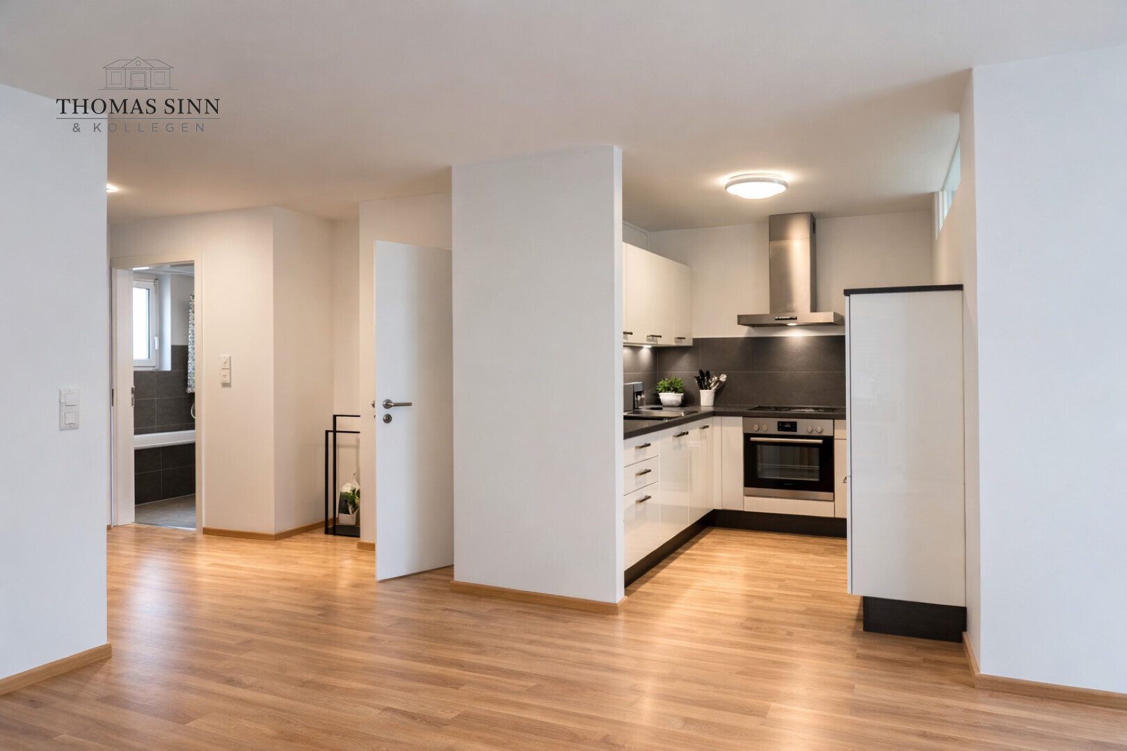 Immobilienangebot - Heilbronn / Böckingen - Alle - Helle und moderne Wohnung im 1. OG
Großer Südbalkon - TG-Platz
Super Zustand - sofort beziehbar