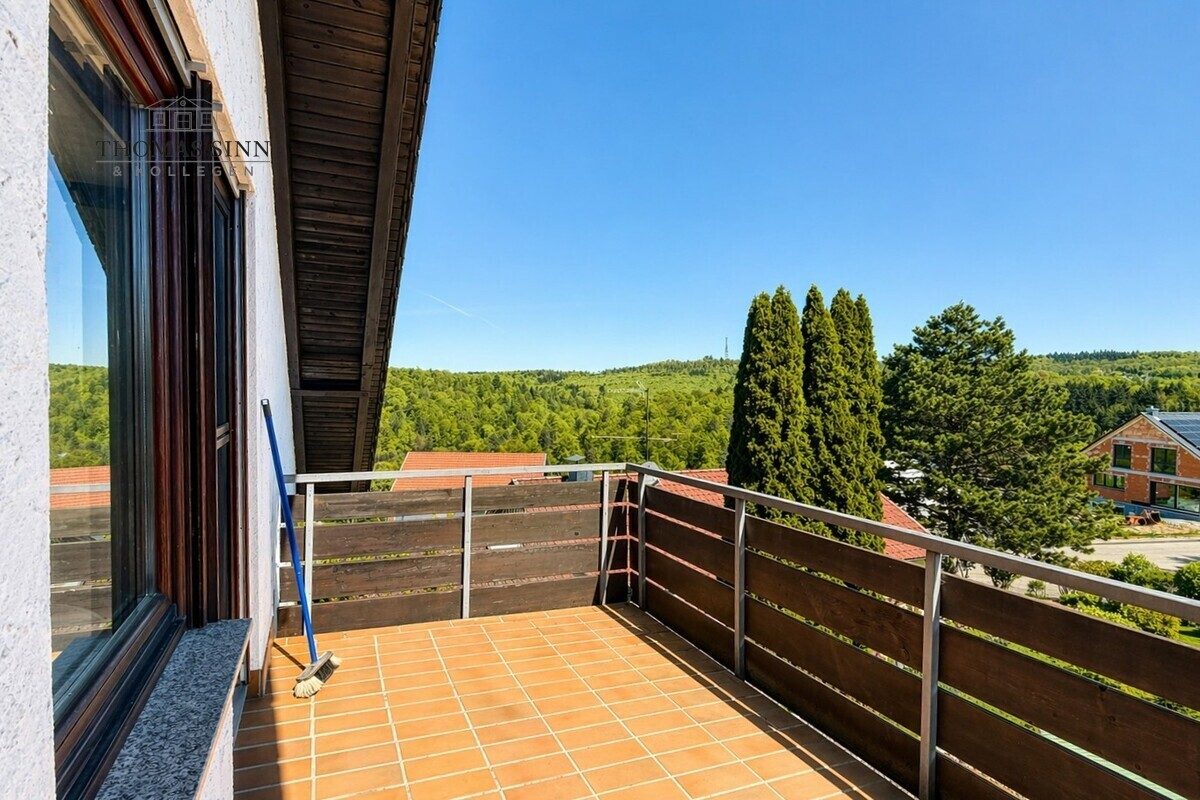 Immobilienangebot - Oberstenfeld / Prevorst - Alle - Wohnen im Grünen: Dachgeschosswohnung mit zwei Balkonen in Prevorst