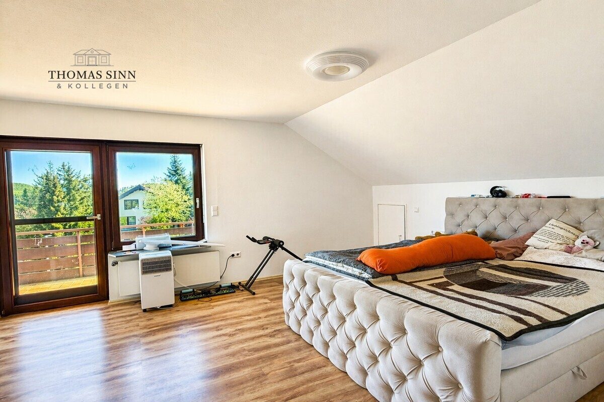 Immobilienangebot - Oberstenfeld / Prevorst - Alle - Wohnen im Grünen: Dachgeschosswohnung mit zwei Balkonen in Prevorst