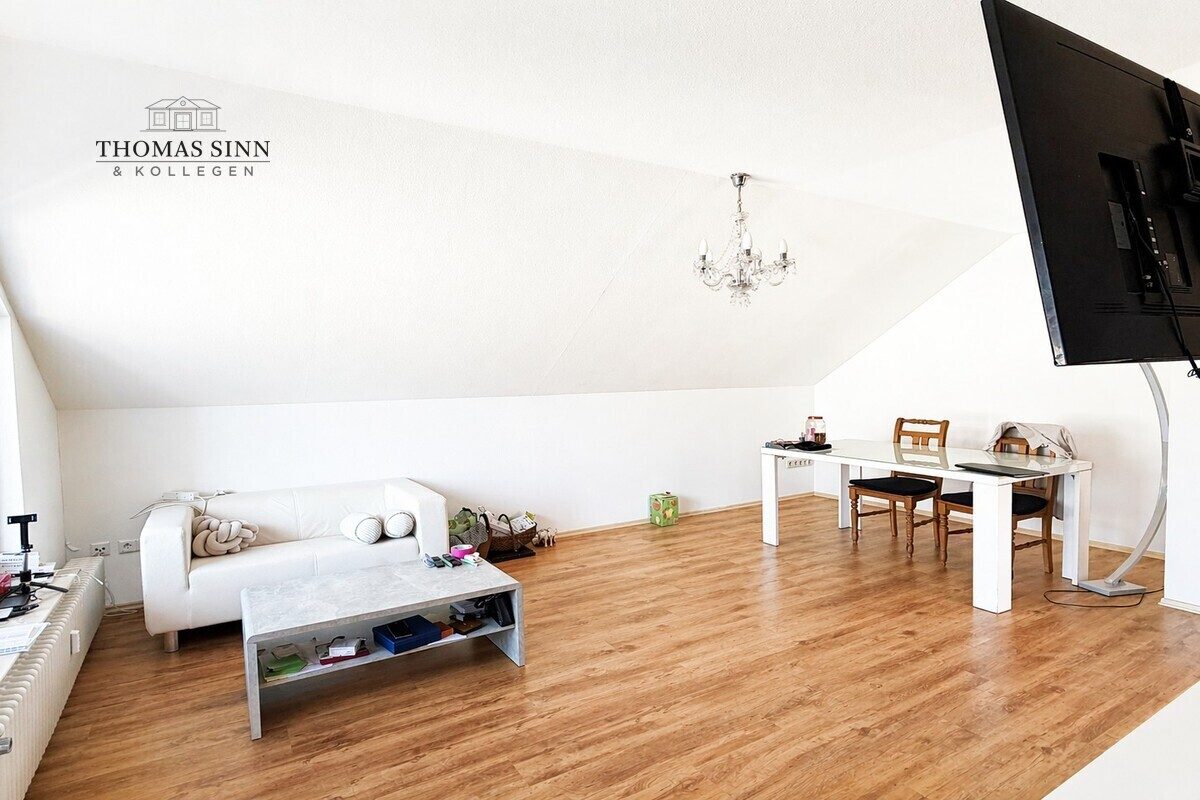Immobilienangebot - Oberstenfeld / Prevorst - Alle - Wohnen im Grünen: Dachgeschosswohnung mit zwei Balkonen in Prevorst
