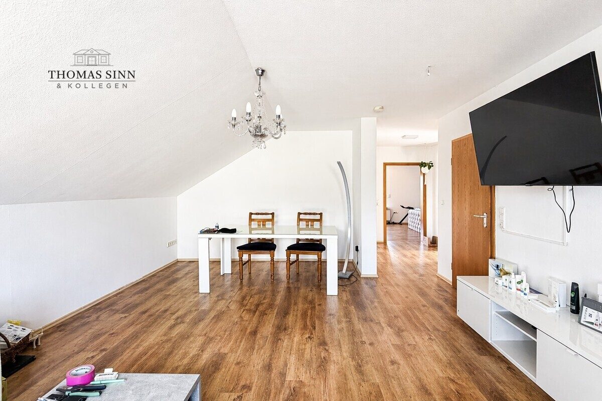 Immobilienangebot - Oberstenfeld / Prevorst - Alle - Wohnen im Grünen: Dachgeschosswohnung mit zwei Balkonen in Prevorst