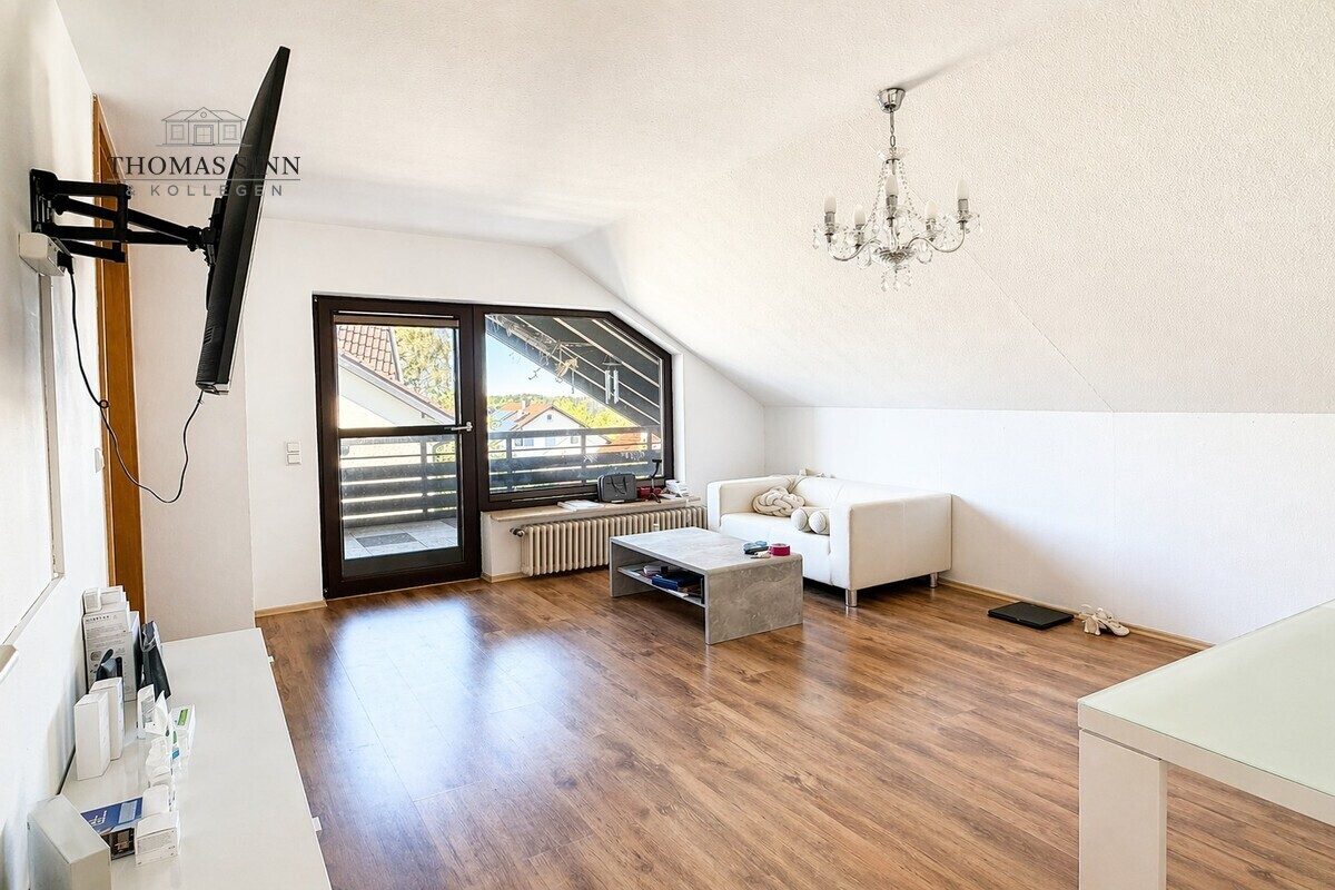 Immobilienangebot - Oberstenfeld / Prevorst - Alle - Wohnen im Grünen: Dachgeschosswohnung mit zwei Balkonen in Prevorst
