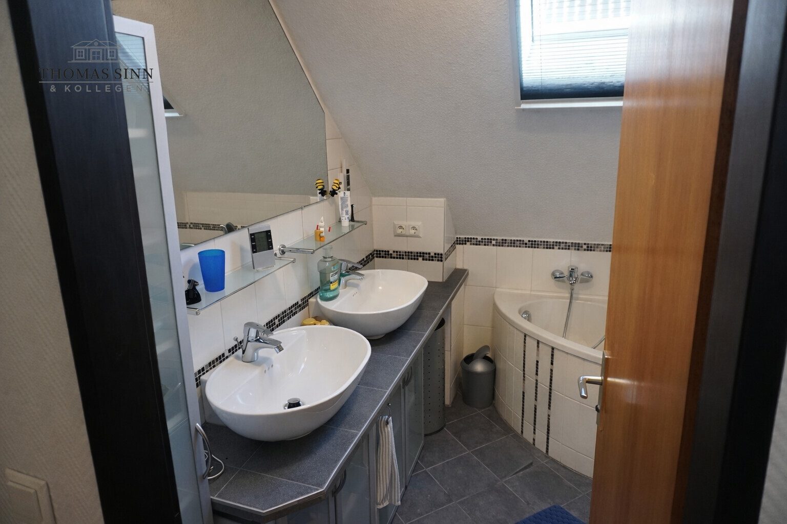 Immobilienangebot - Heilbronn - Alle - Charmante 3 Zi. DG ETW + ausgebaute Bühne - in 3-Familienhaus - Raum für Ihre Modernisierungsideen