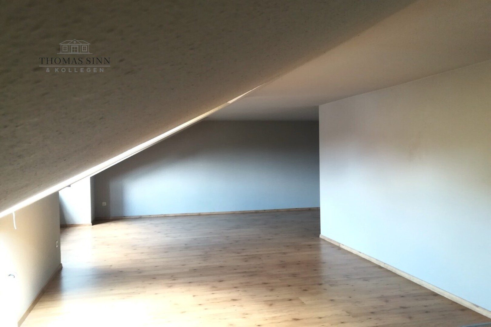 Immobilienangebot - Heilbronn / Horkheim - Alle - Attraktive 3,5-Zimmer-Dachgeschosswohnung mit großzügigem Grundriss und Dachterrasse