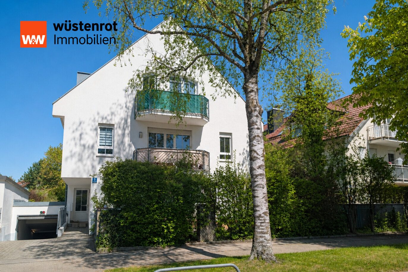 Immobilienangebot - München - Alle - Helle, gut geschnittene 2-Zi.-DG-Wohnung mit Balkon & Spitzboden in kleiner Wohnanlage