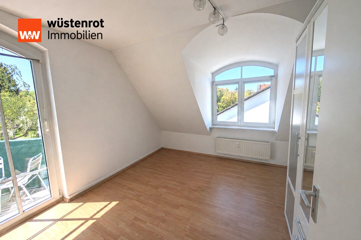 Immobilienangebot - München - Alle - Helle, gut geschnittene 2-Zi.-DG-Wohnung mit Balkon & Spitzboden in kleiner Wohnanlage