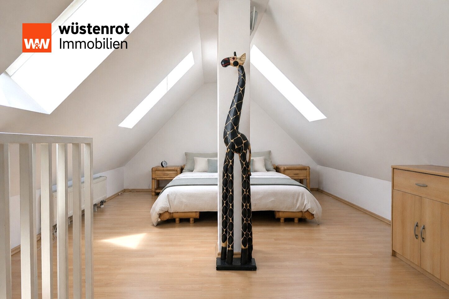 Immobilienangebot - München - Alle - Helle, gut geschnittene 2-Zi.-DG-Wohnung mit Balkon & Spitzboden in kleiner Wohnanlage
