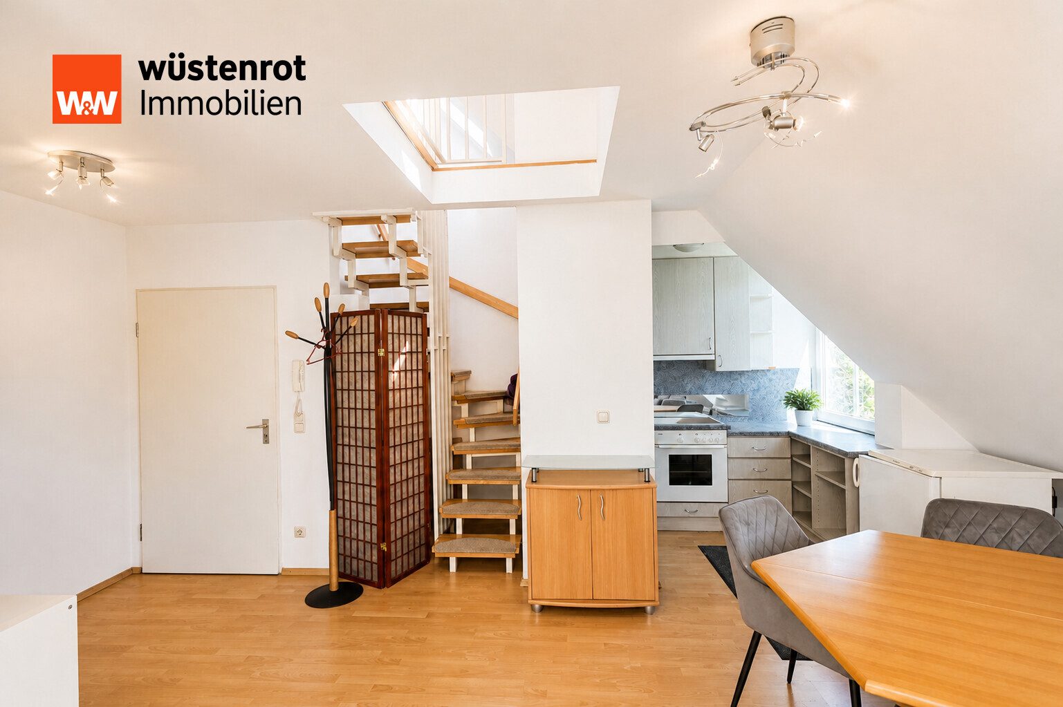 Immobilienangebot - München - Alle - Helle, gut geschnittene 2-Zi.-DG-Wohnung mit Balkon & Spitzboden in kleiner Wohnanlage
