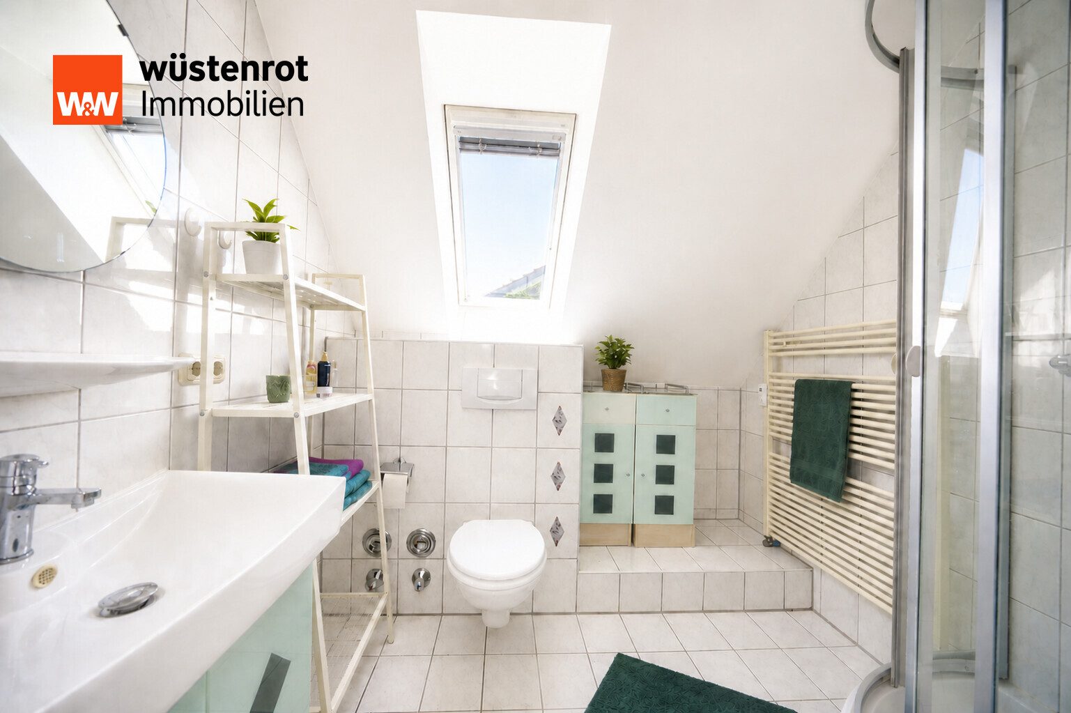 Immobilienangebot - München - Alle - Helle, gut geschnittene 2-Zi.-DG-Wohnung mit Balkon & Spitzboden in kleiner Wohnanlage