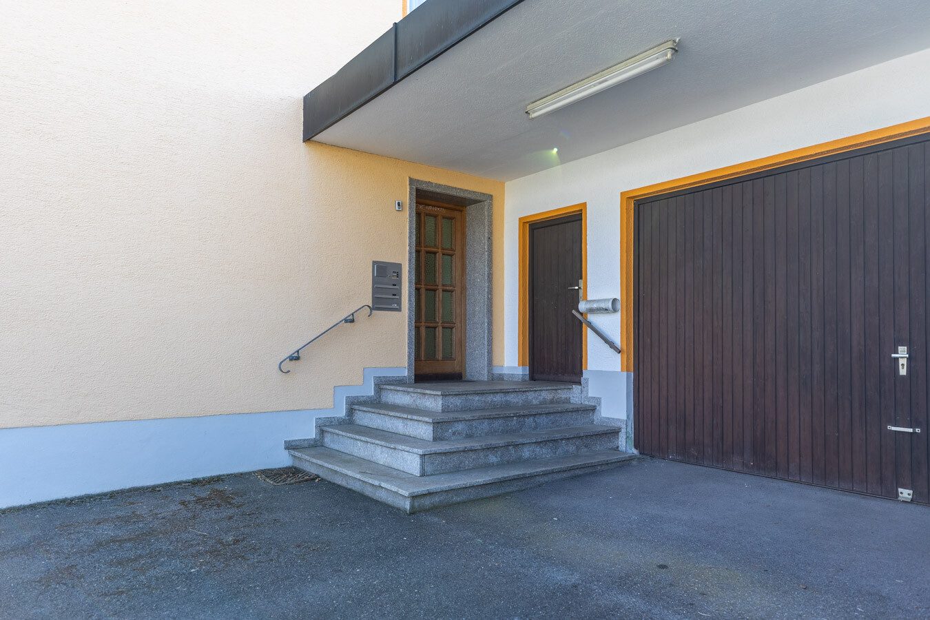 Immobilienangebot - Großaitingen - Alle - Großzügiges Zweifamilienhaus mit Ausbaureserve auf sonnigem Traumgrundstück in Großaitingen