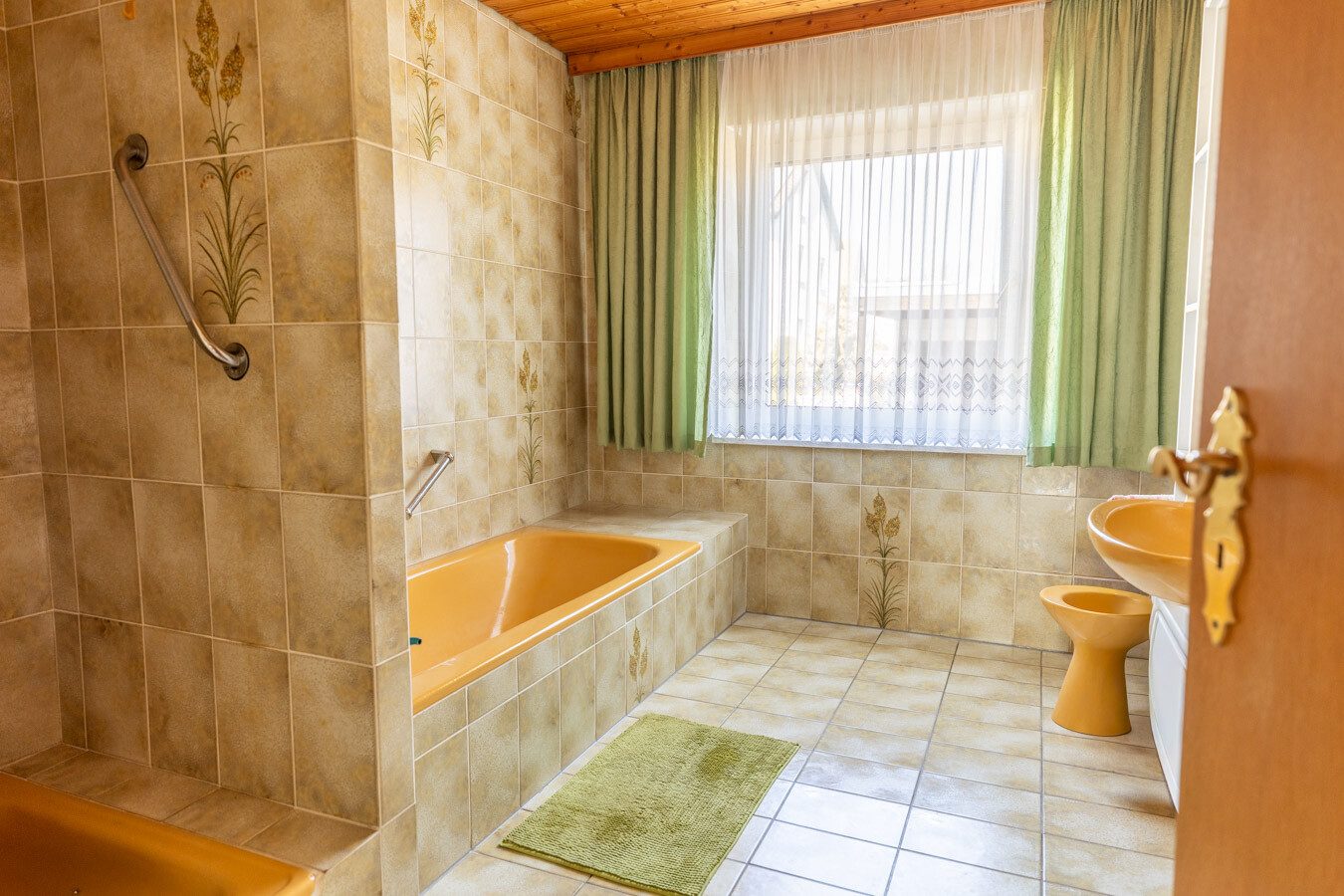Immobilienangebot - Großaitingen - Alle - Großzügiges Zweifamilienhaus mit Ausbaureserve auf sonnigem Traumgrundstück in Großaitingen