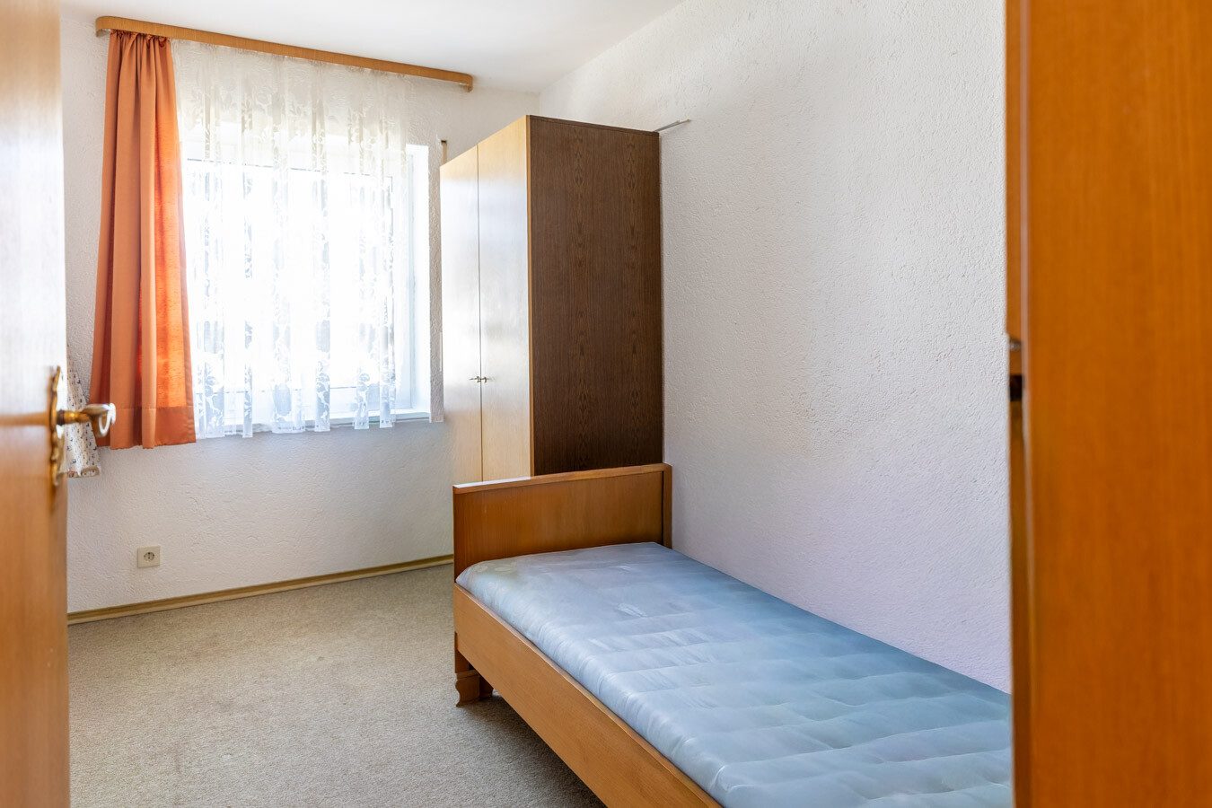 Immobilienangebot - Großaitingen - Alle - Großzügiges Zweifamilienhaus mit Ausbaureserve auf sonnigem Traumgrundstück in Großaitingen