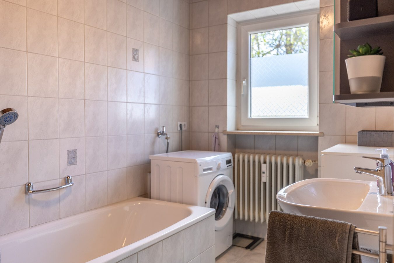 Immobilienangebot - Hofstetten / Hagenheim - Alle - Modernisiert und gepflegt - Attraktive Etagenwohnung mit Balkon