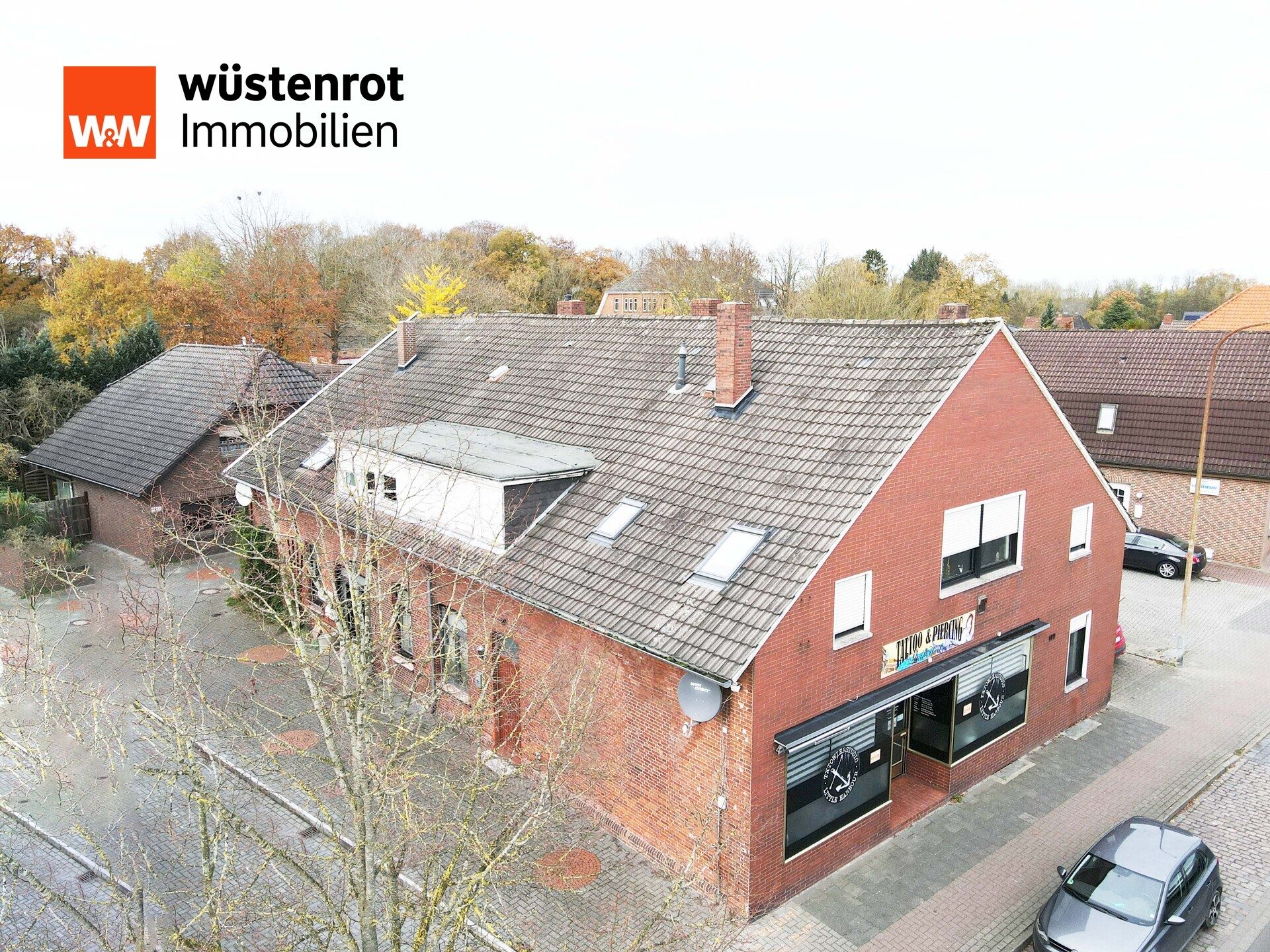 Immobilienangebot - Leer (Ostfriesland) - Alle - MFH mit 6 WE u.1 Gewerbeeinheit ca. 555m² Wfl. u. Gfl.
EFH mit ca.154m² Wfl. auf ca. 1.120m² Gr.