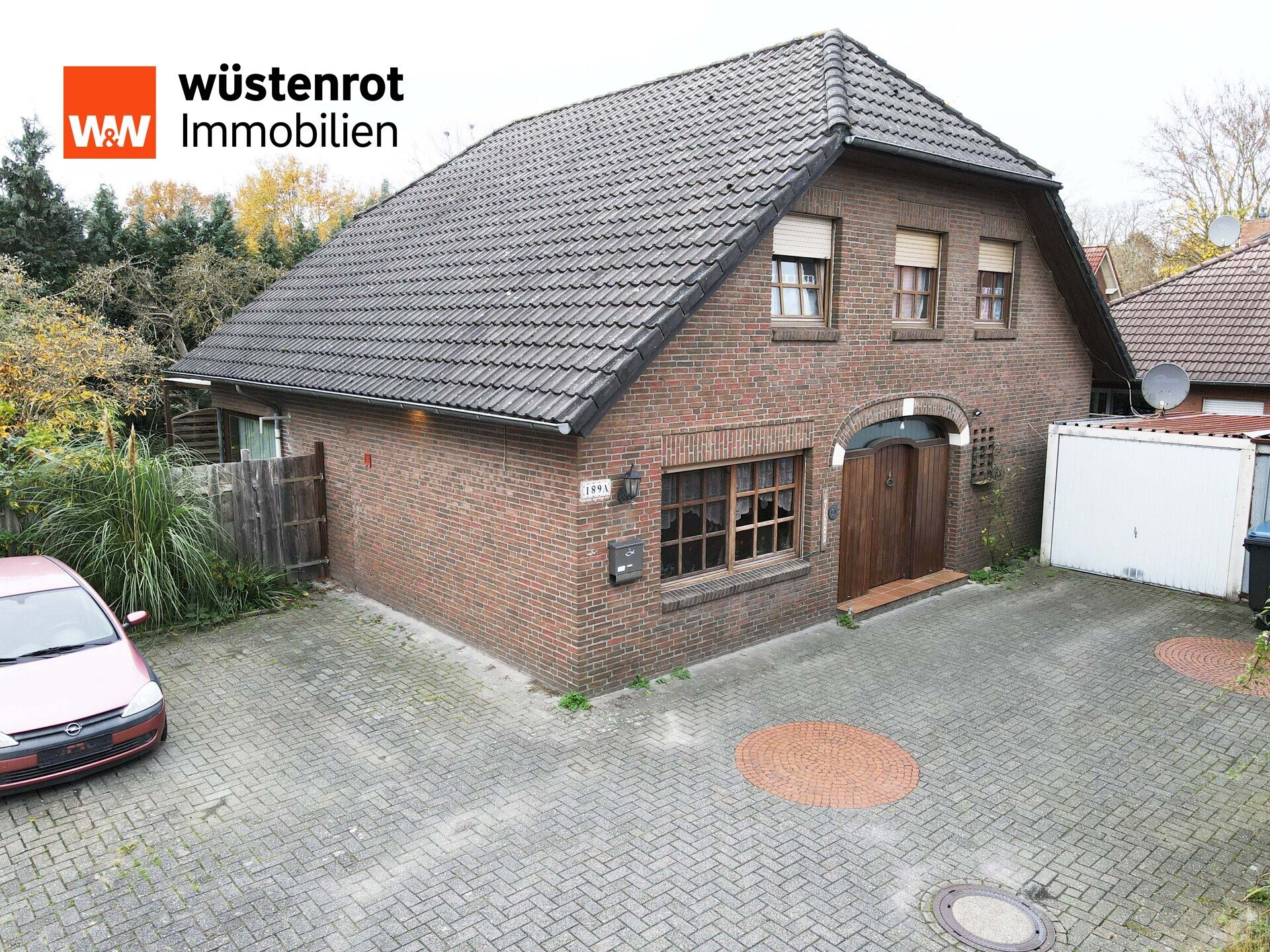 Immobilienangebot - Leer (Ostfriesland) - Alle - MFH mit 6 WE u.1 Gewerbeeinheit ca. 555m² Wfl. u. Gfl.
EFH mit ca.154m² Wfl. auf ca. 1.120m² Gr.