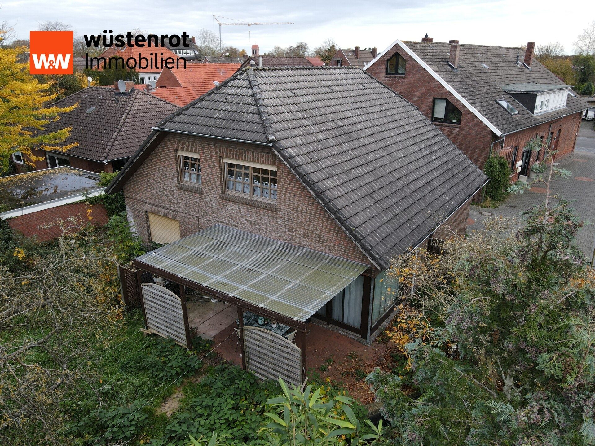 Immobilienangebot - Leer (Ostfriesland) - Alle - MFH mit 6 WE u.1 Gewerbeeinheit ca. 555m² Wfl. u. Gfl.
EFH mit ca.154m² Wfl. auf ca. 1.120m² Gr.