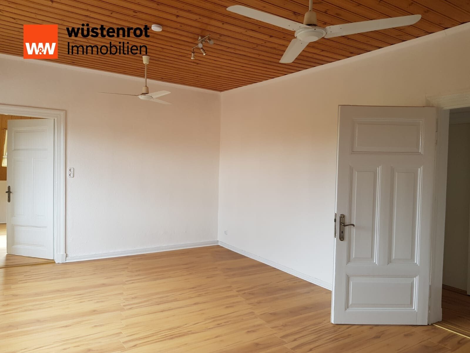 Immobilienangebot - Leer (Ostfriesland) - Alle - MFH mit 6 WE u.1 Gewerbeeinheit ca. 555m² Wfl. u. Gfl.
EFH mit ca.154m² Wfl. auf ca. 1.120m² Gr.