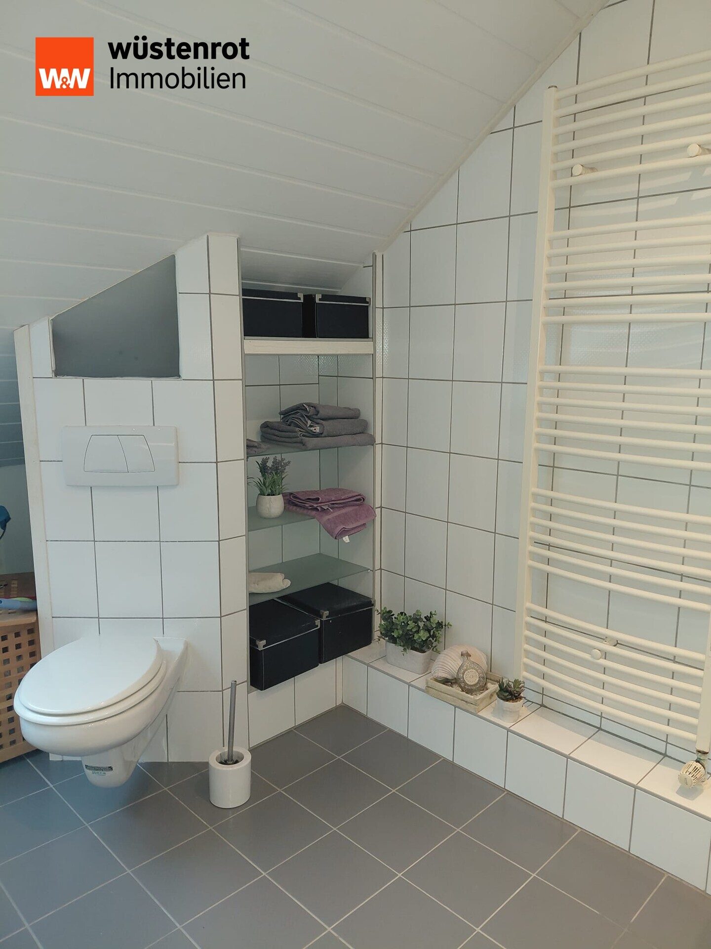 Immobilienangebot - Leer (Ostfriesland) - Alle - MFH mit 6 WE u.1 Gewerbeeinheit ca. 555m² Wfl. u. Gfl.
EFH mit ca.154m² Wfl. auf ca. 1.120m² Gr.