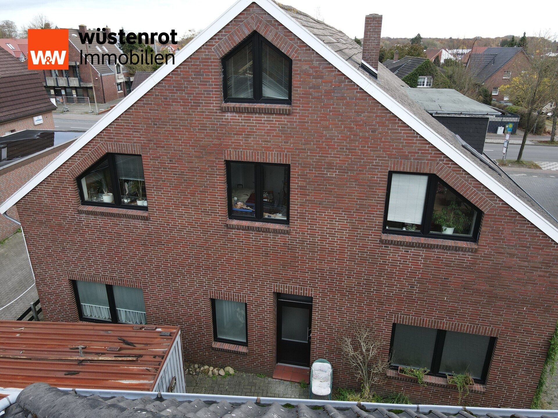 Immobilienangebot - Leer (Ostfriesland) - Alle - MFH mit 6 WE und einer Gewerbeeinheit, ca.555 m² Wohn- u. Gewerbefläche auf ca. 500 m² Grundstück.