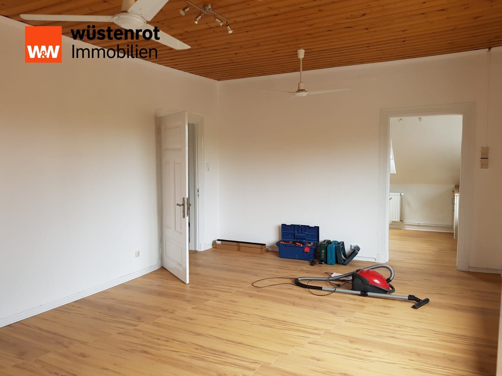 Immobilienangebot - Leer (Ostfriesland) - Alle - MFH mit 6 WE und einer Gewerbeeinheit, ca.555 m² Wohn- u. Gewerbefläche auf ca. 500 m² Grundstück.