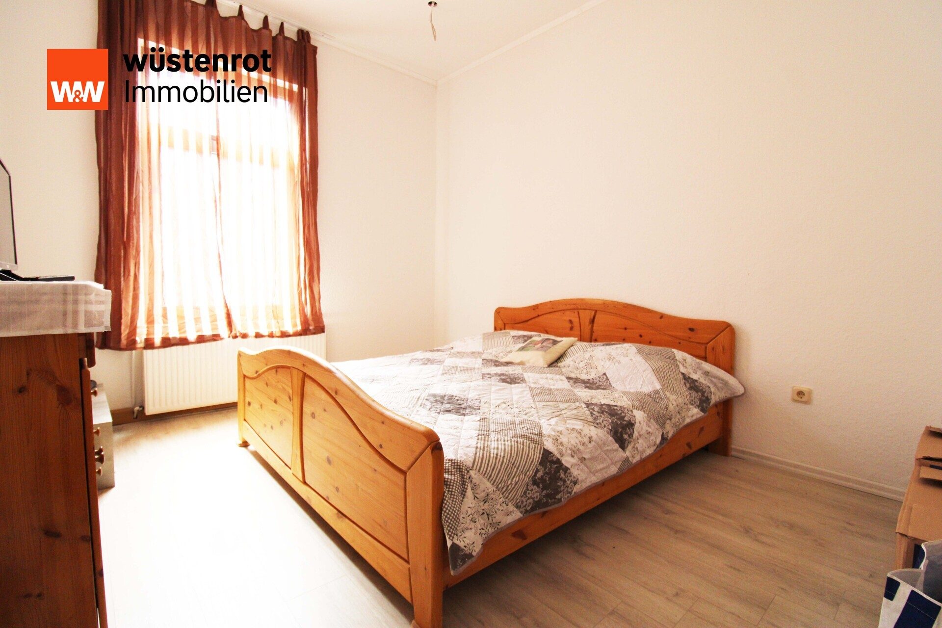 Immobilienangebot - Leer (Ostfriesland) - Alle - MFH mit 6 WE und einer Gewerbeeinheit, ca.555 m² Wohn- u. Gewerbefläche auf ca. 500 m² Grundstück.